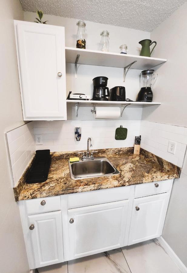 Adorable Mini Suite In Tampa Exteriör bild